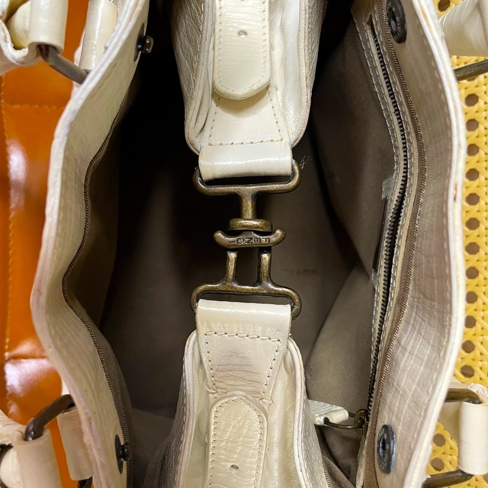 A+ condition Fendi White Shoulder Bag with Croc-Embossed Leather - Picture 12 of 15